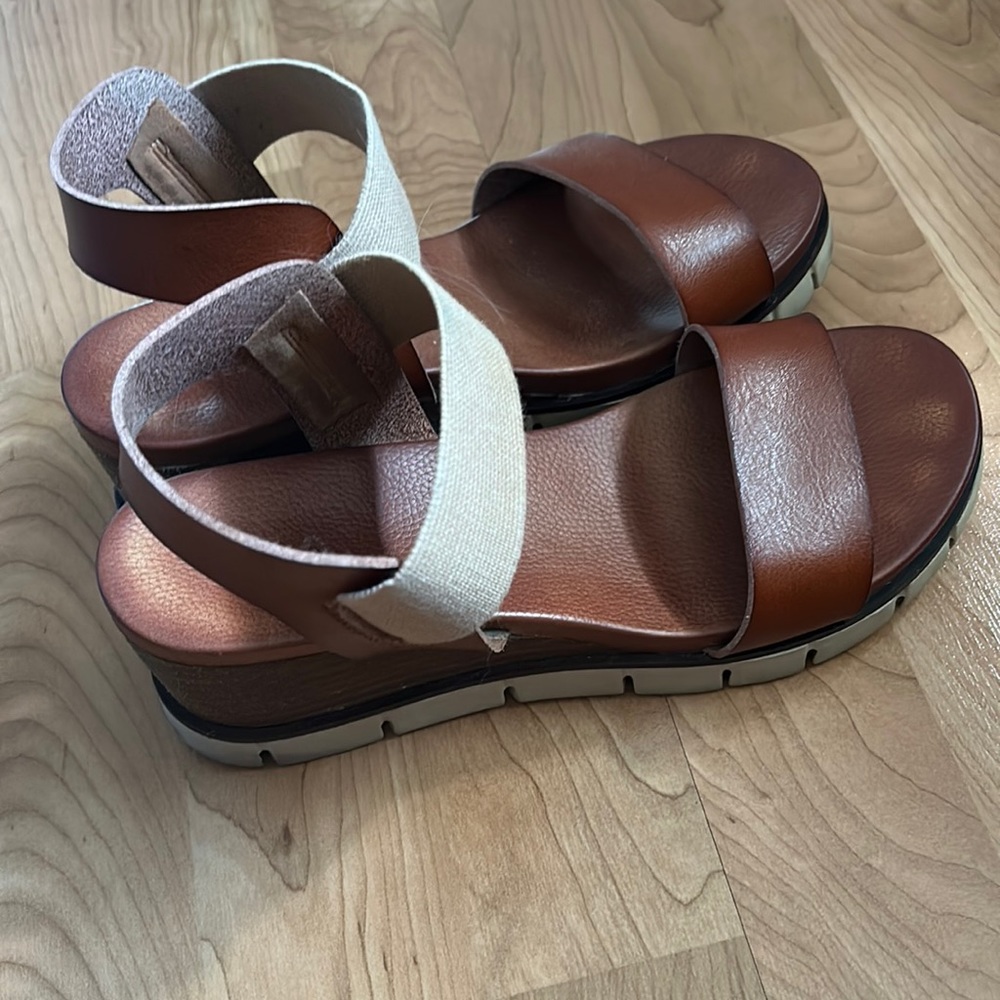 Mia Sandles size 8